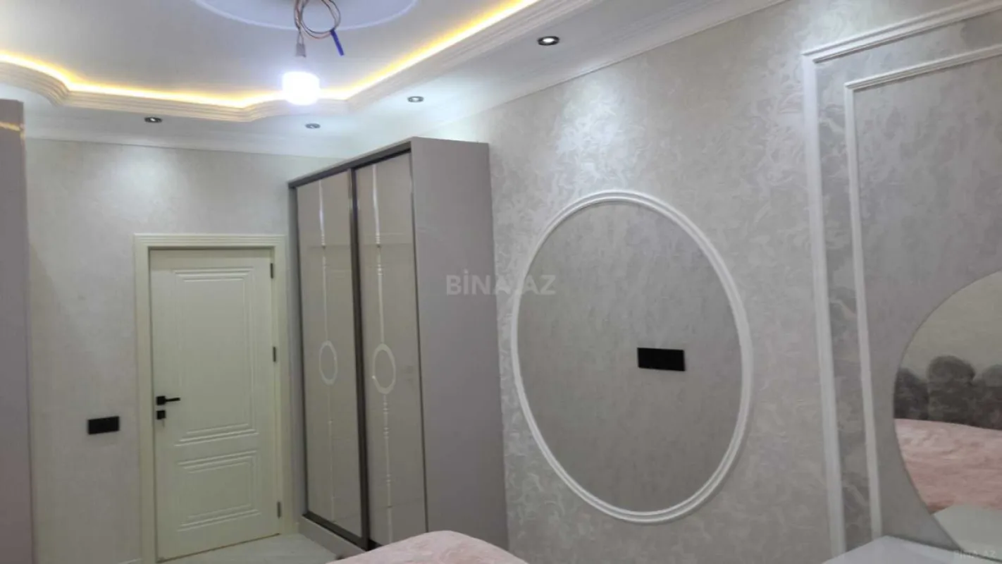 Satılır 3 otaqlı mənzil 150 m²