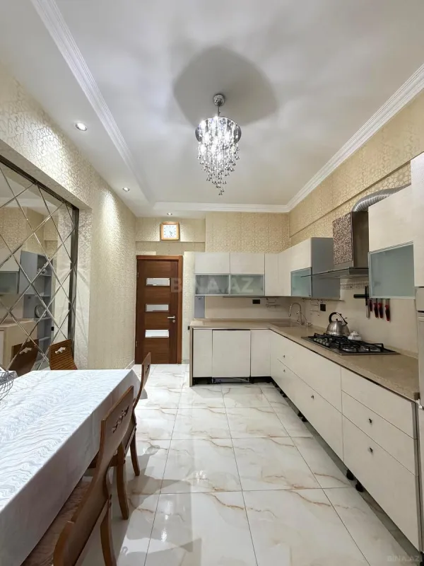 Kirayə verilir 3 otaqlı mənzil 137 m²