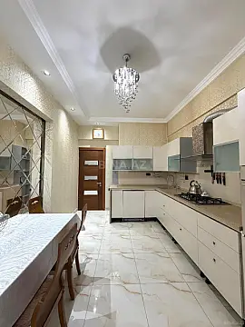 Kirayə verilir 3 otaqlı mənzil 137 m²