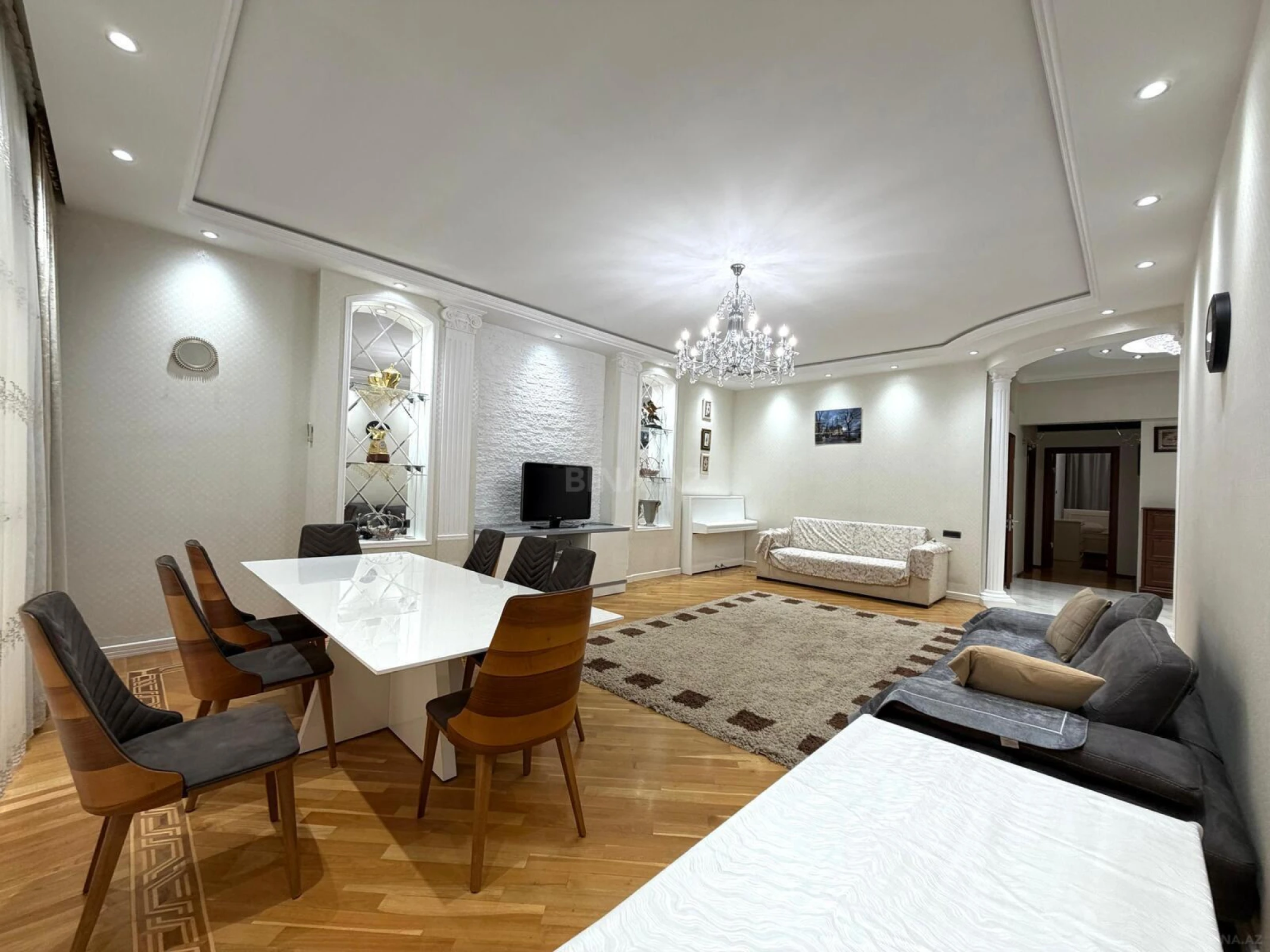 Kirayə verilir 3 otaqlı mənzil 137 m²