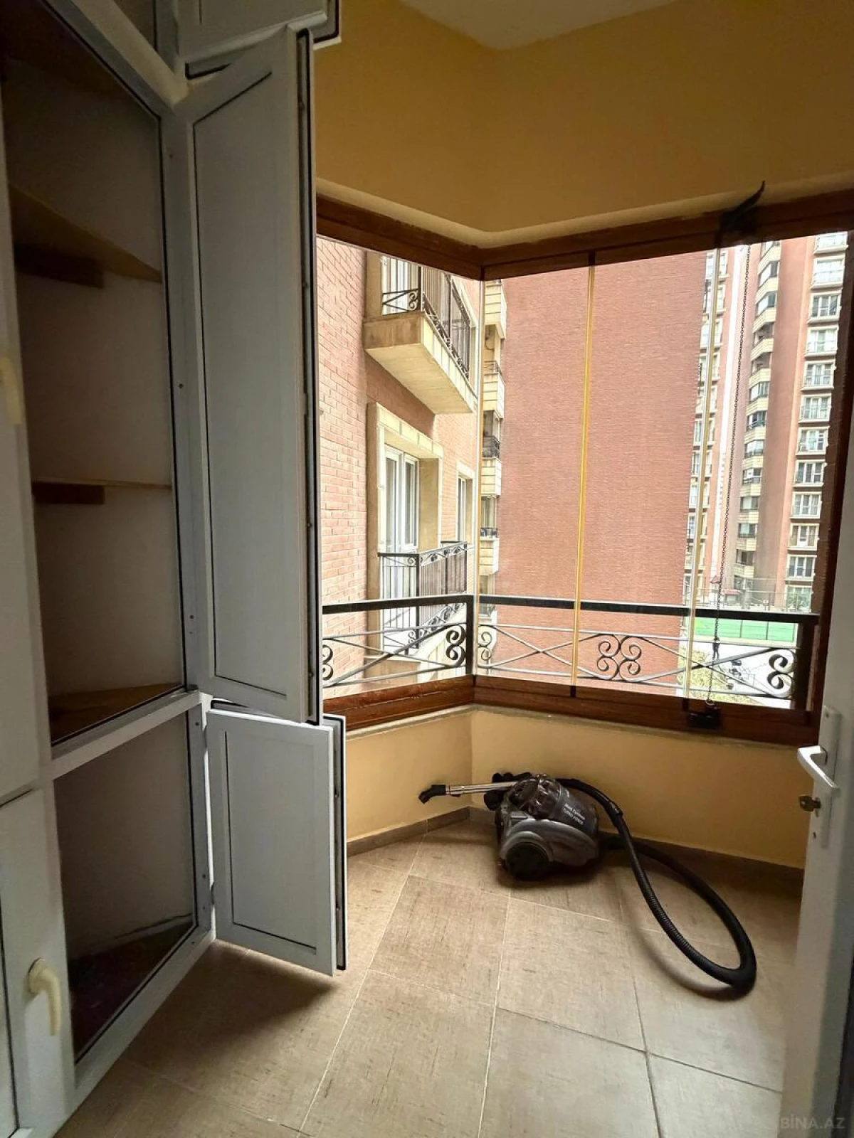 Kirayə verilir 3 otaqlı mənzil 137 m²