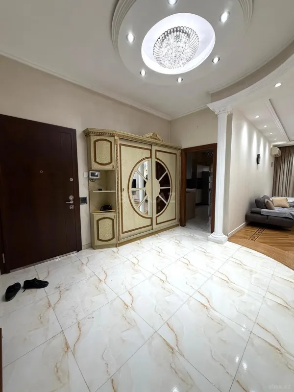 Kirayə verilir 3 otaqlı mənzil 137 m²