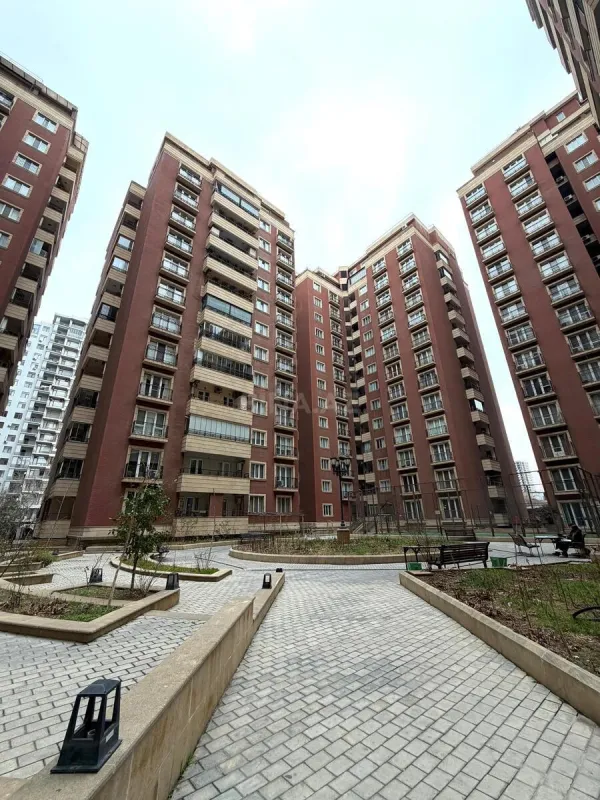 Kirayə verilir 3 otaqlı mənzil 137 m²
