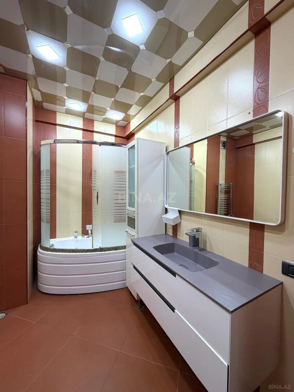 Kirayə verilir 3 otaqlı mənzil 137 m²