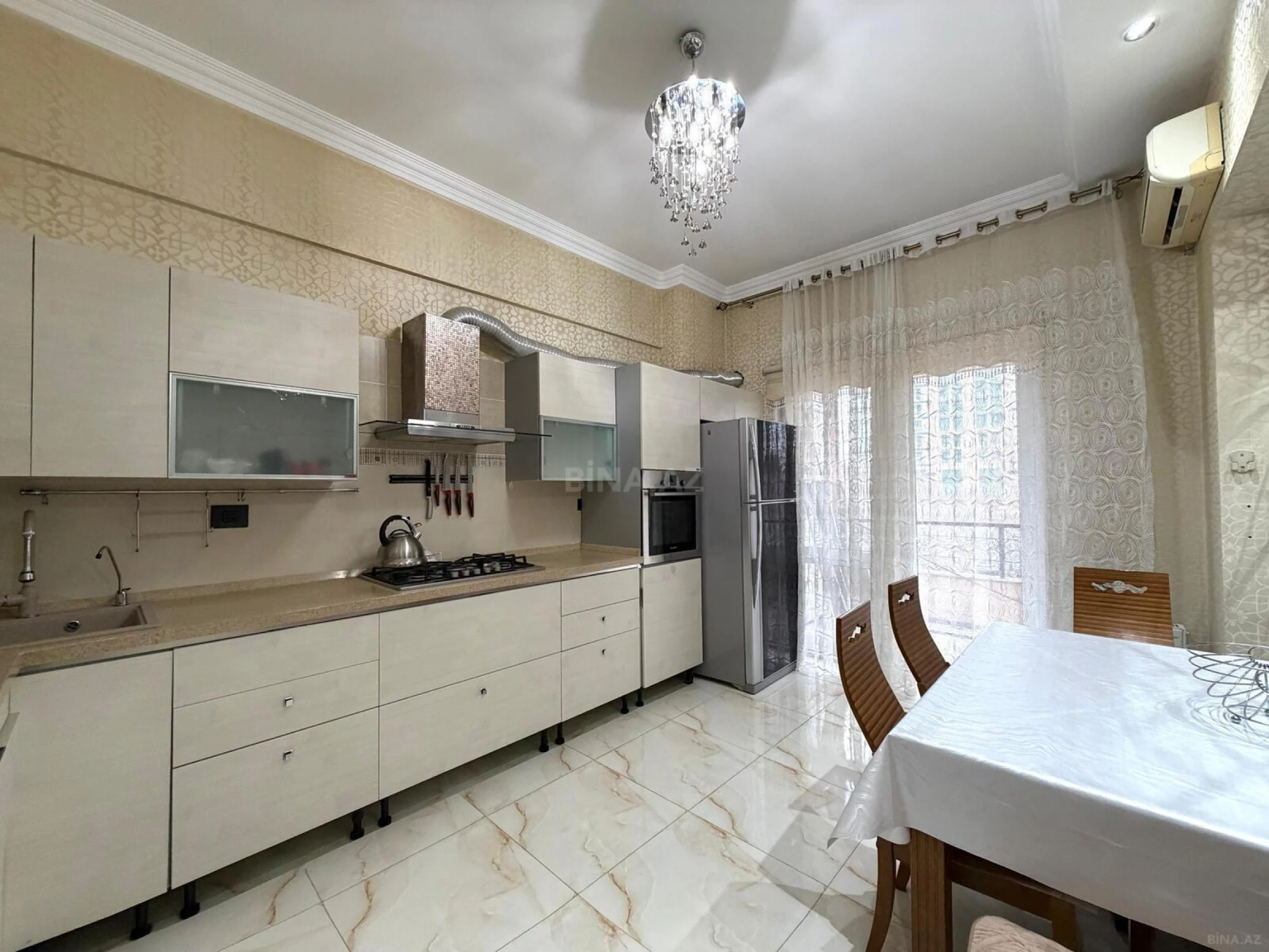 Kirayə verilir 3 otaqlı mənzil 137 m²