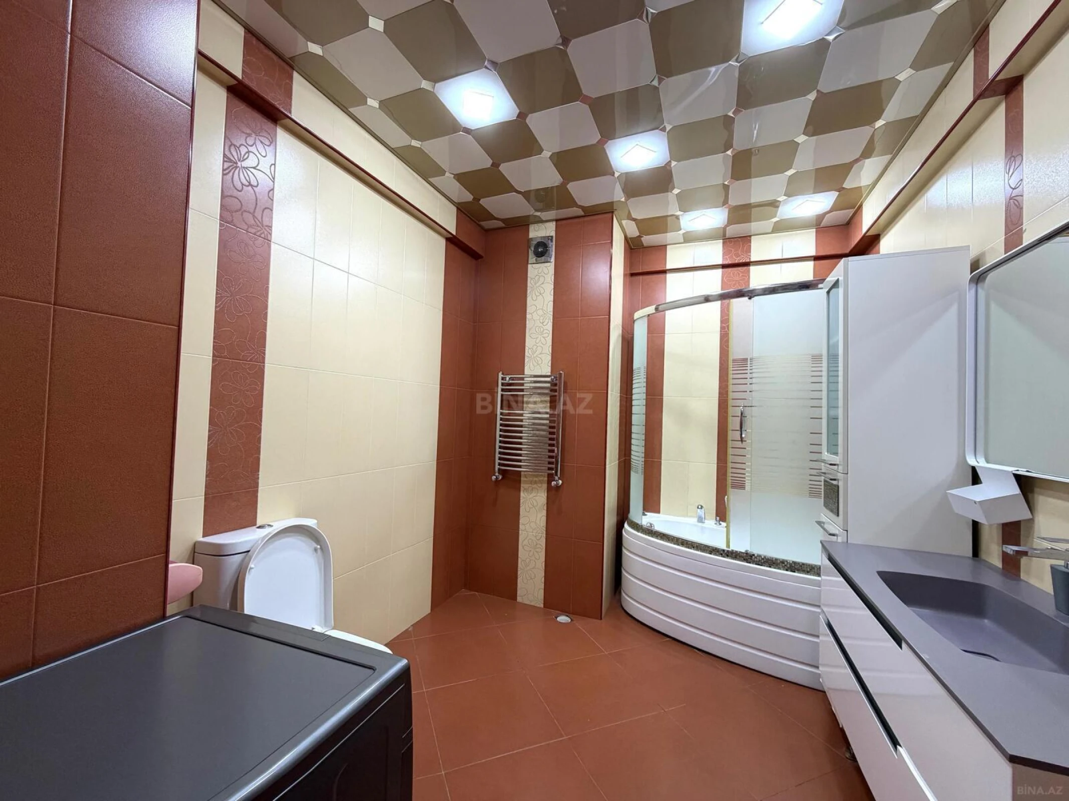 Kirayə verilir 3 otaqlı mənzil 137 m²