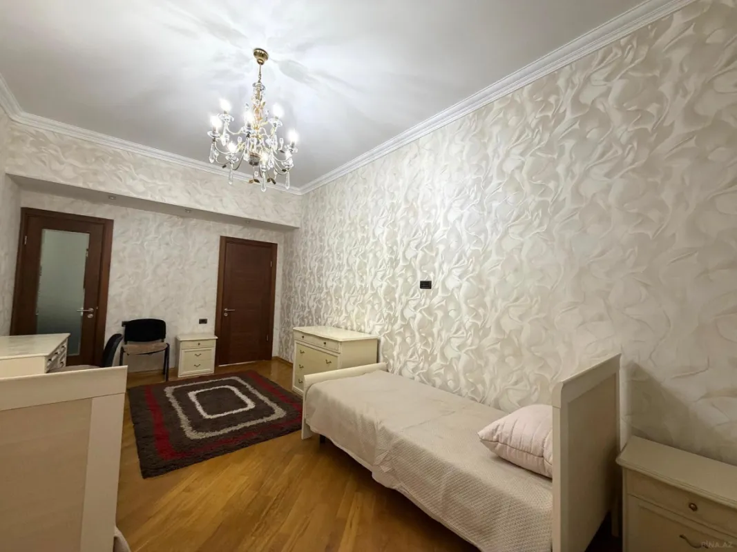 Kirayə verilir 3 otaqlı mənzil 137 m²