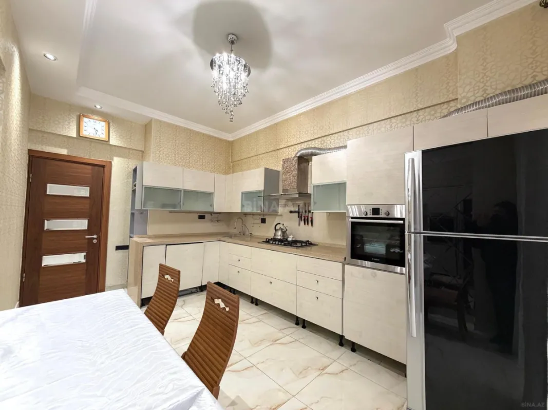 Kirayə verilir 3 otaqlı mənzil 137 m²