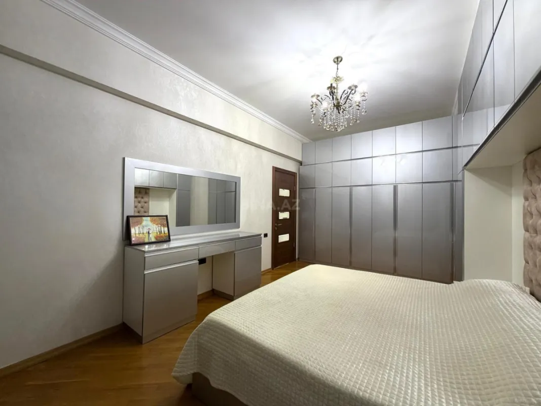 Kirayə verilir 3 otaqlı mənzil 137 m²