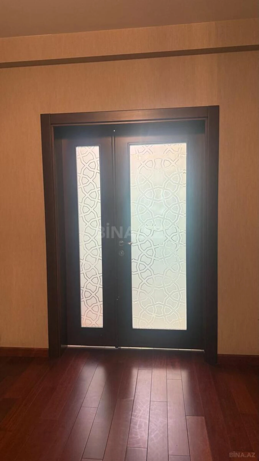 Satılır 4 otaqlı mənzil 178 m²