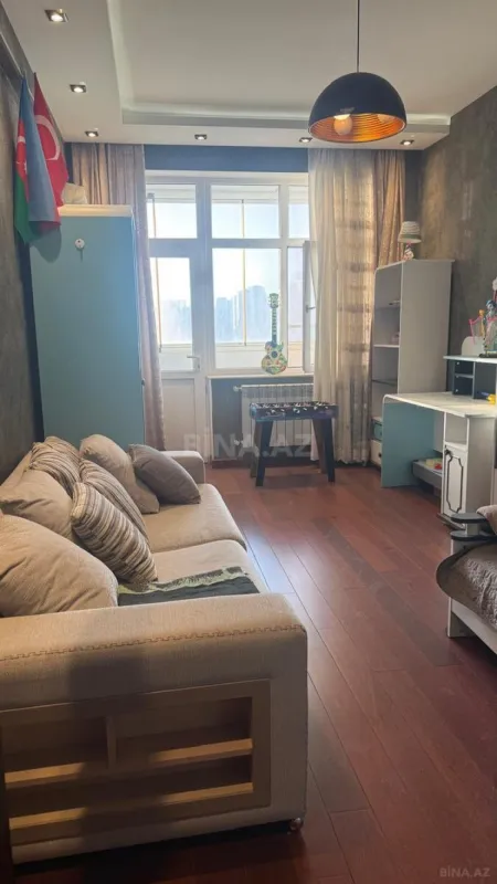 Satılır 4 otaqlı mənzil 178 m²