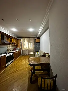 Satılır 3 otaqlı mənzil 157 m²