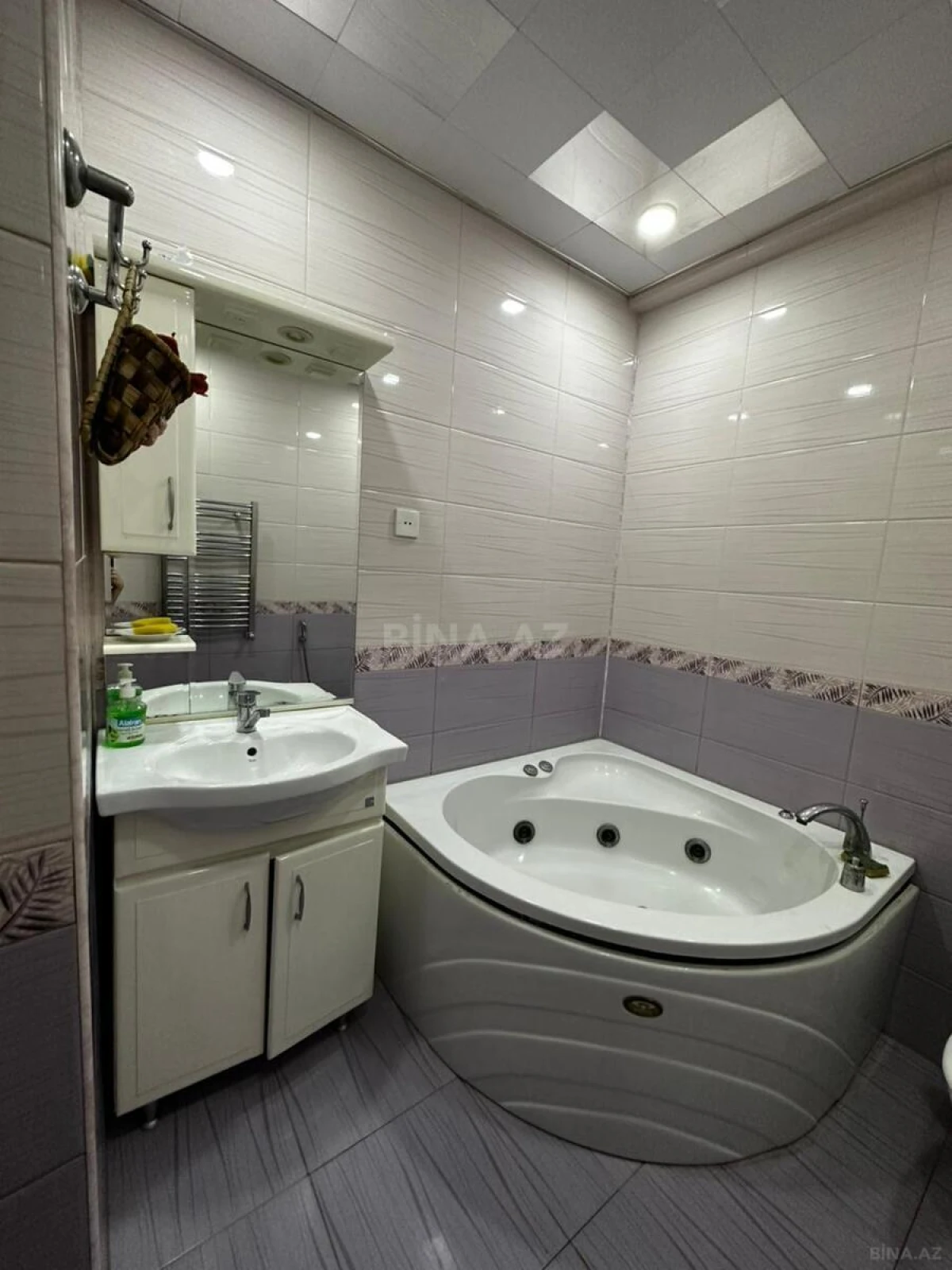 Satılır 3 otaqlı mənzil 157 m²