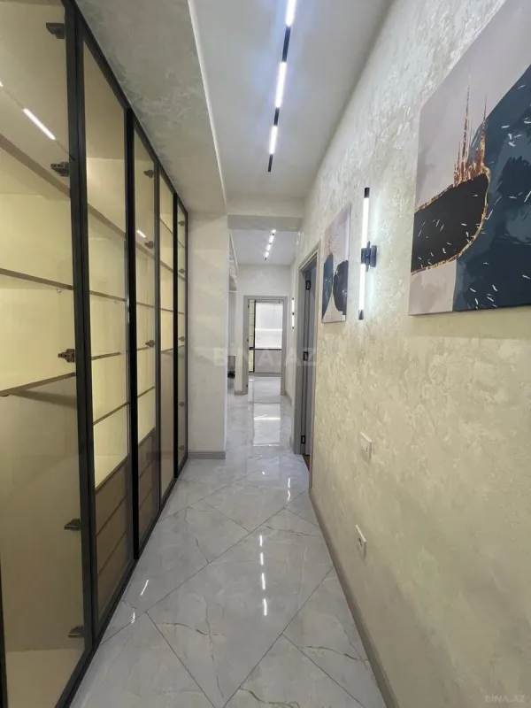Satılır 4 otaqlı mənzil 145 m²