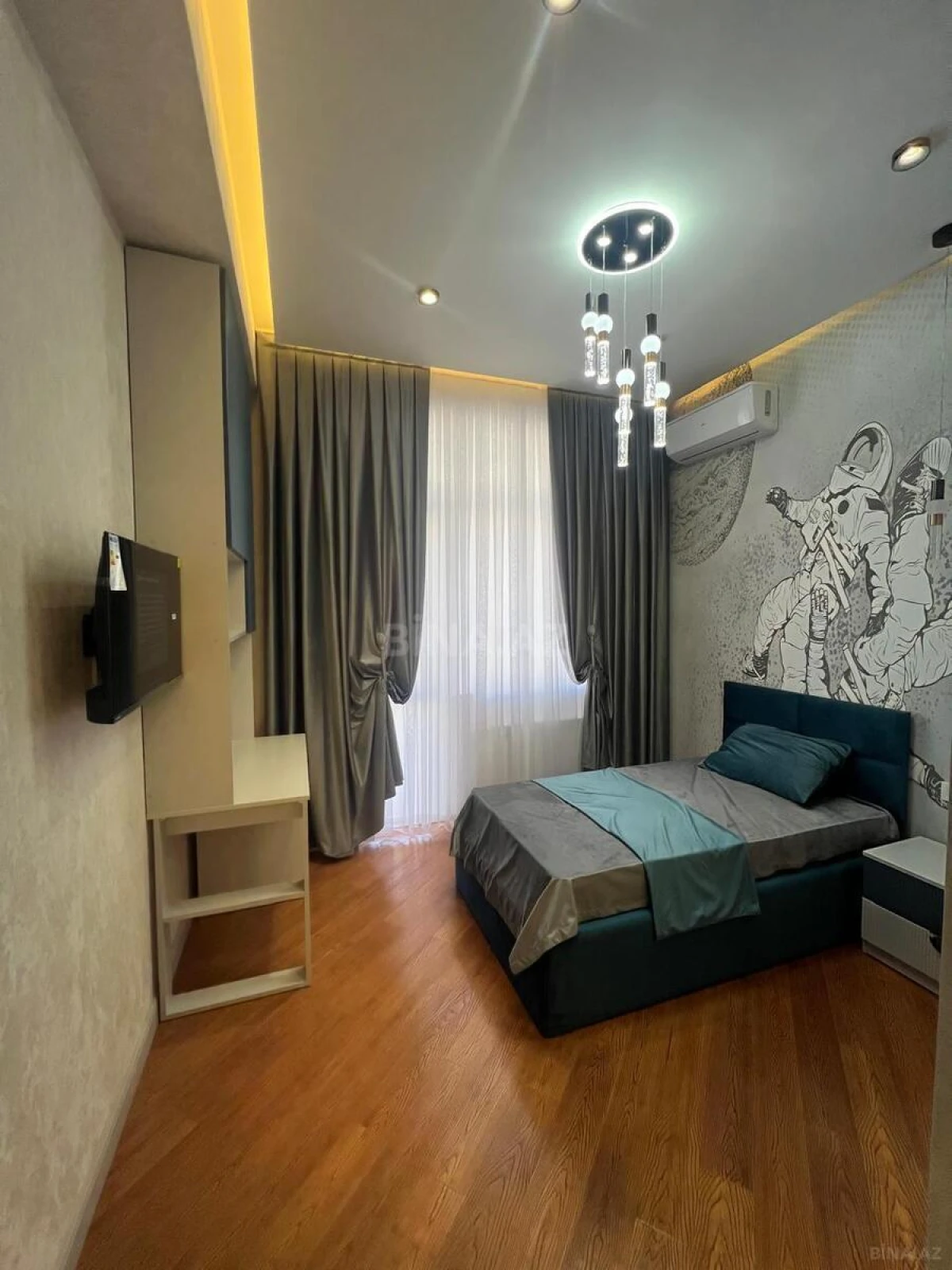 Satılır 4 otaqlı mənzil 145 m²