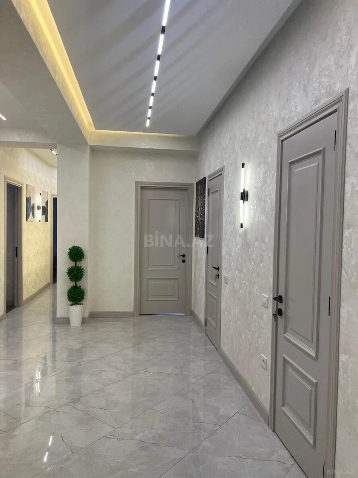Satılır 4 otaqlı mənzil 145 m²