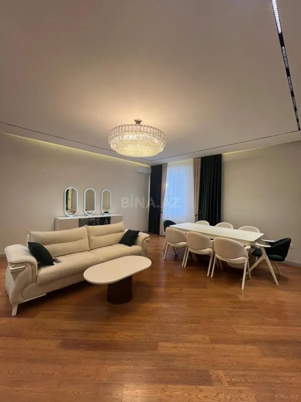 Satılır 4 otaqlı mənzil 145 m²
