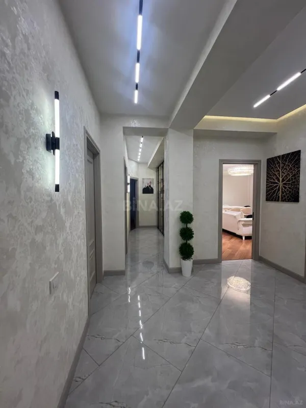 Satılır 4 otaqlı mənzil 145 m²