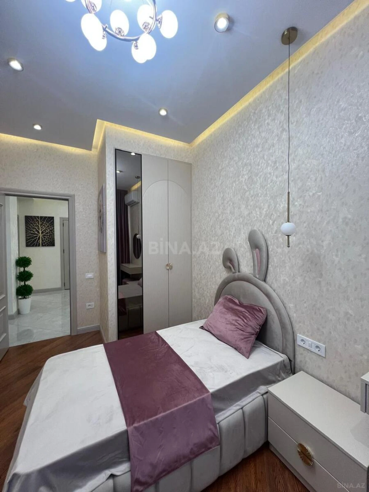 Satılır 4 otaqlı mənzil 145 m²