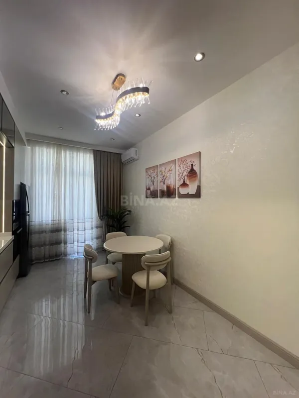 Satılır 4 otaqlı mənzil 145 m²