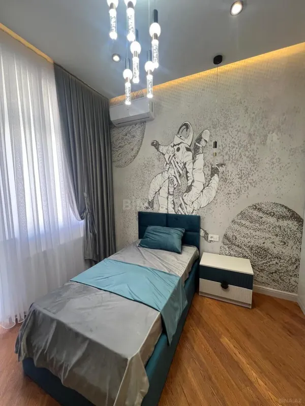 Satılır 4 otaqlı mənzil 145 m²