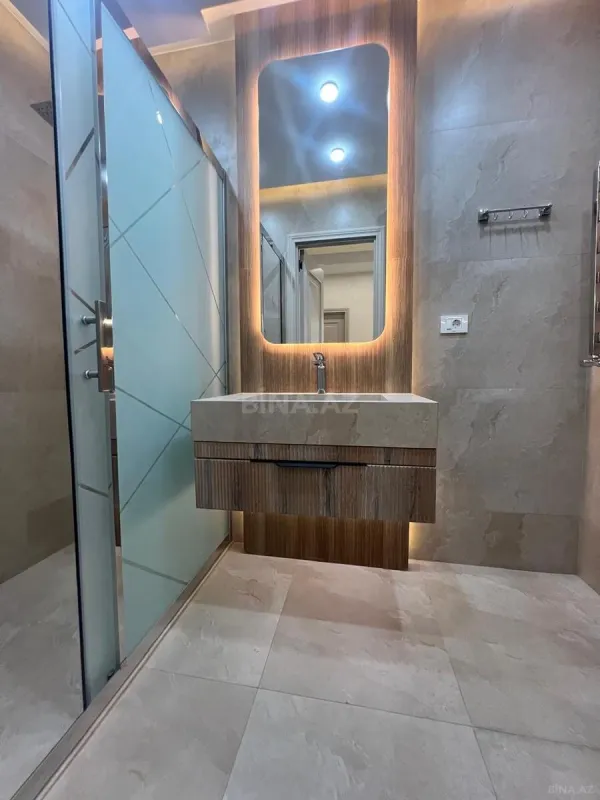 Satılır 4 otaqlı mənzil 145 m²