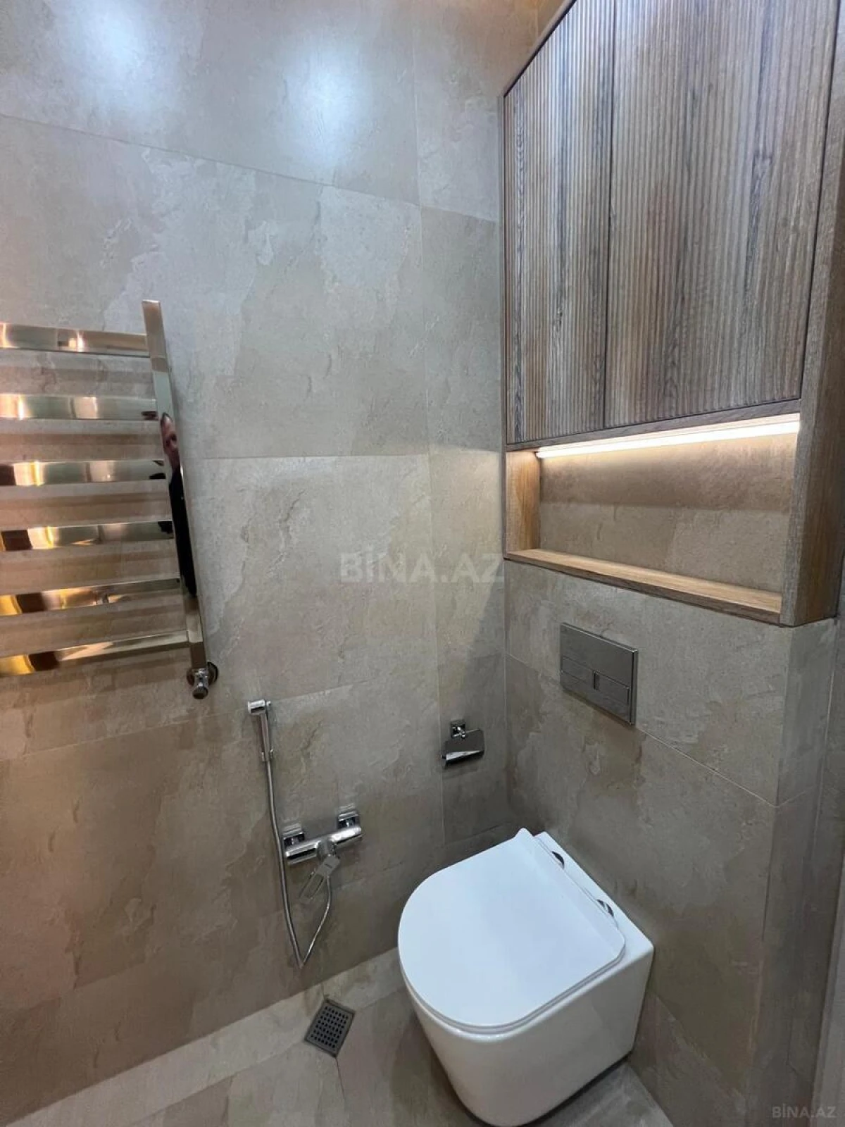 Satılır 4 otaqlı mənzil 145 m²