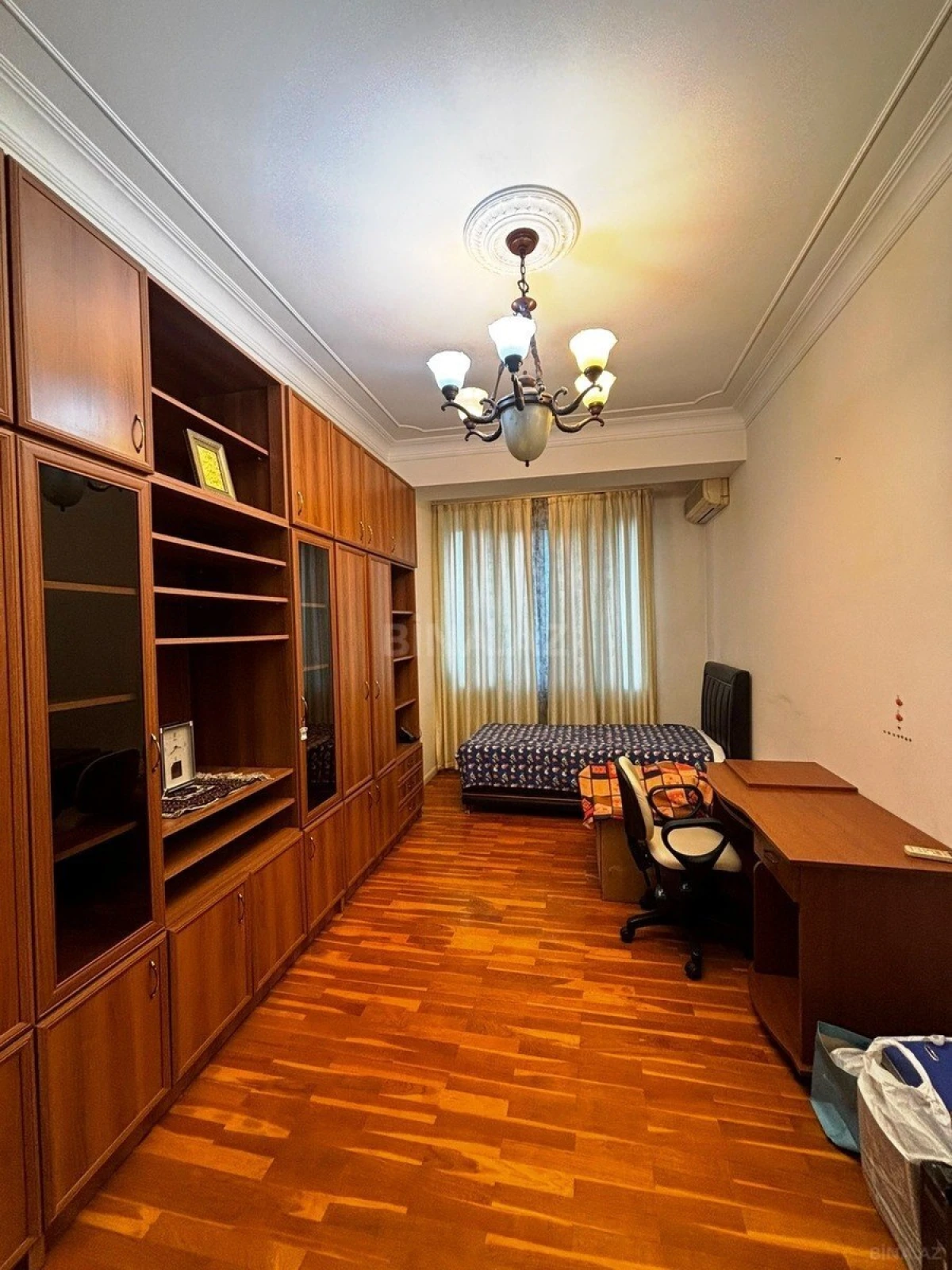 Satılır 4 otaqlı mənzil 180 m²