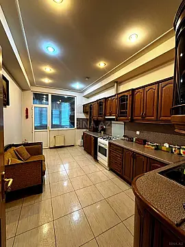Satılır 4 otaqlı mənzil 180 m²