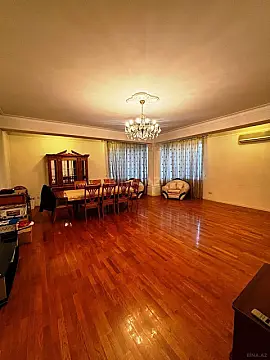 Satılır 4 otaqlı mənzil 180 m²