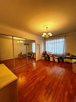 Satılır 4 otaqlı mənzil 180 m²