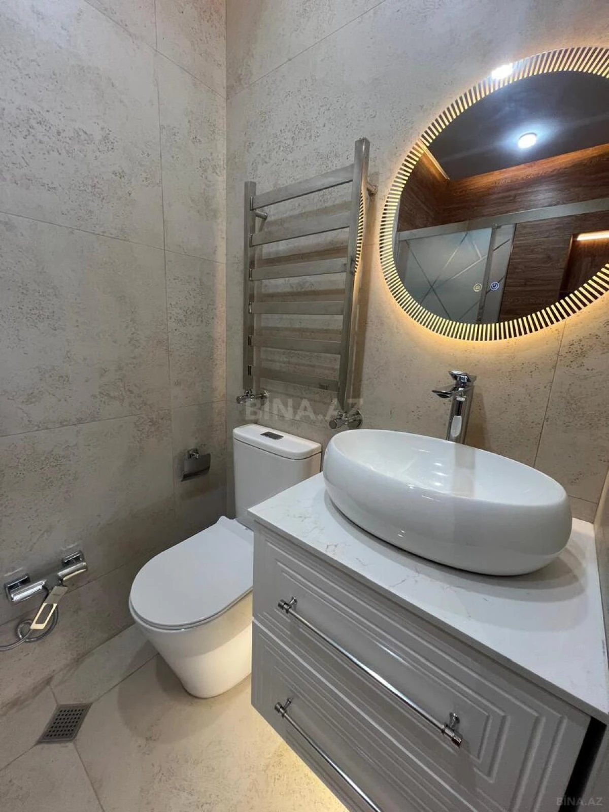 Satılır 4 otaqlı mənzil 145 m²