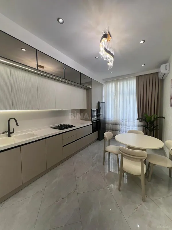 Satılır 4 otaqlı mənzil 145 m²