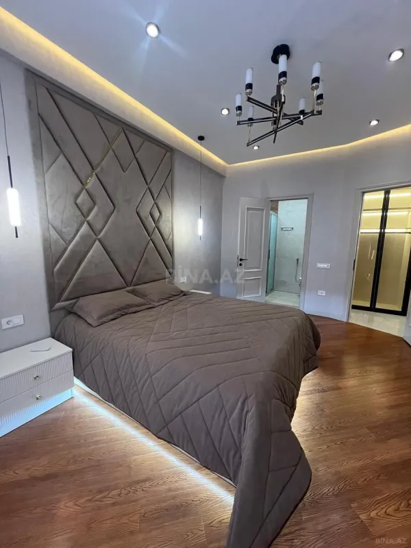 Satılır 4 otaqlı mənzil 145 m²