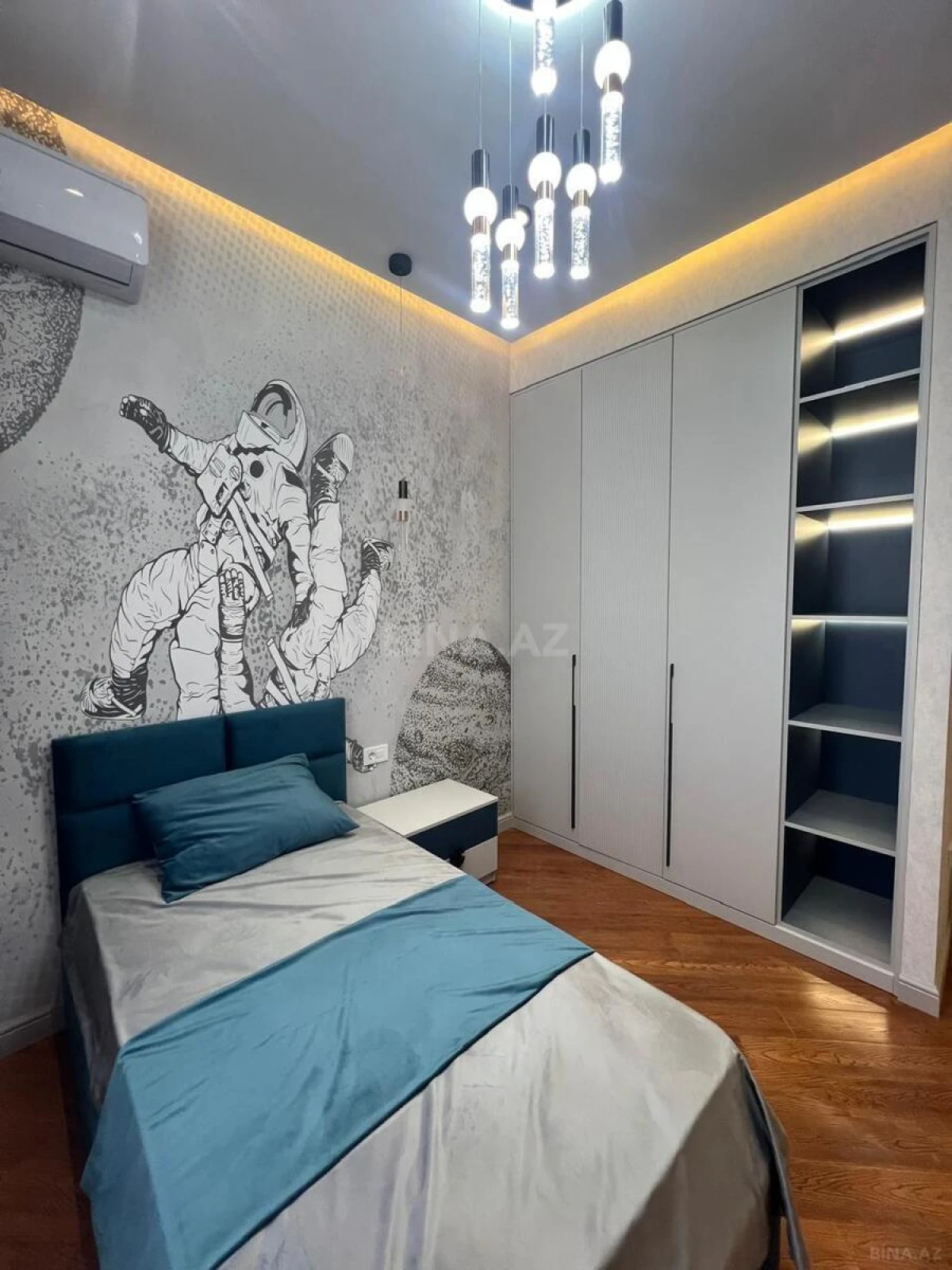 Satılır 4 otaqlı mənzil 145 m²