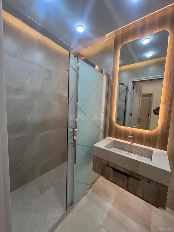 Satılır 4 otaqlı mənzil 145 m²