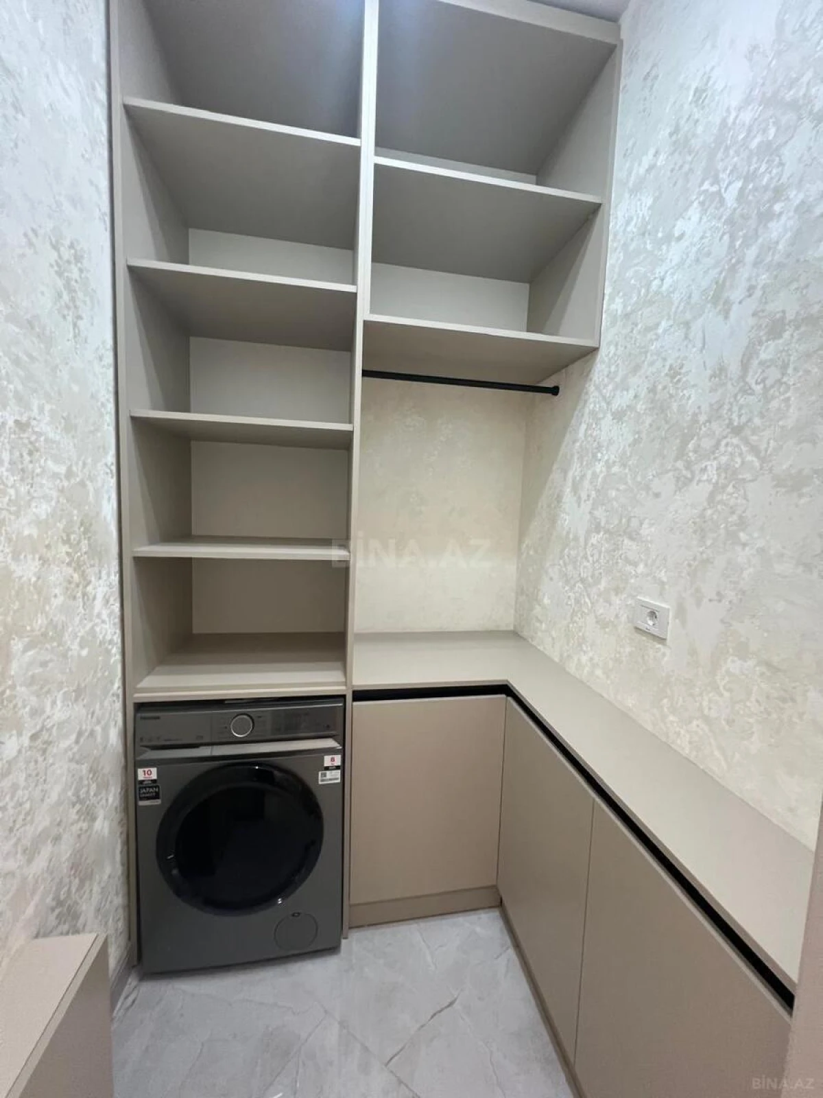 Satılır 4 otaqlı mənzil 145 m²