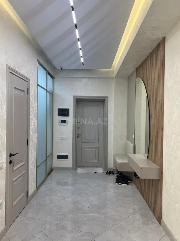 Satılır 4 otaqlı mənzil 145 m²