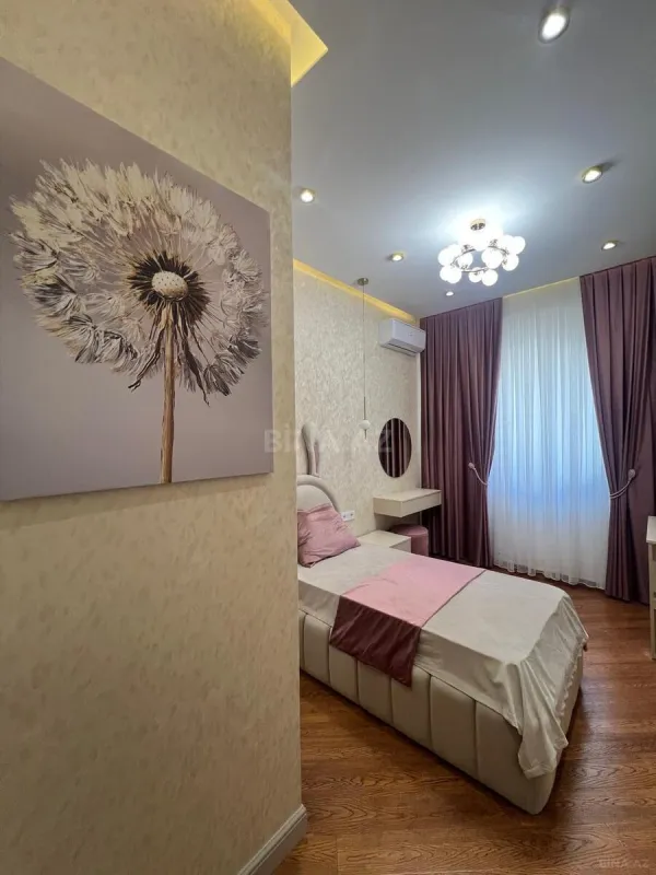 Satılır 4 otaqlı mənzil 145 m²