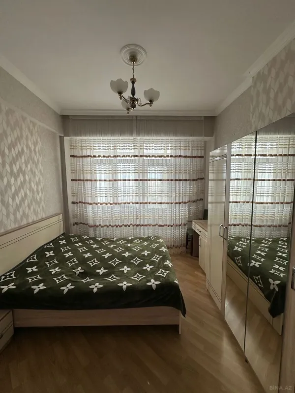 Satılır 4 otaqlı mənzil 130 m²