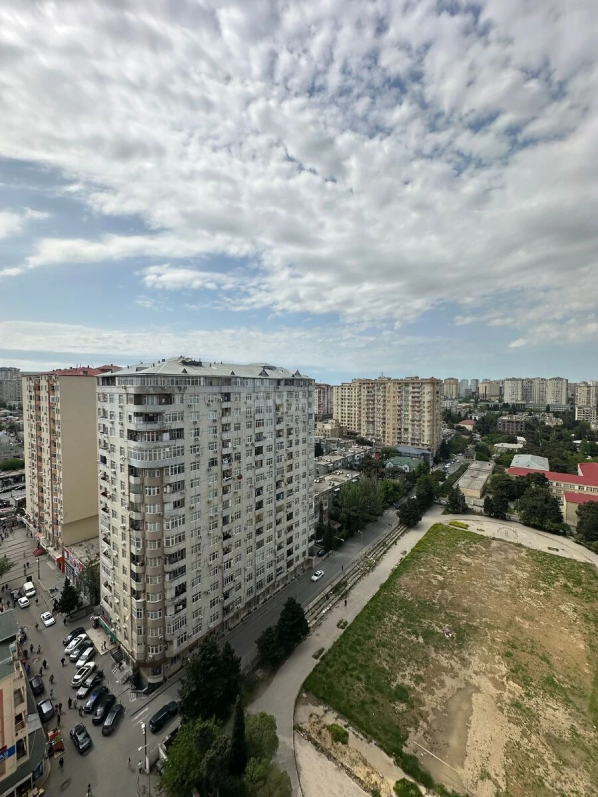 Satılır 4 otaqlı mənzil 130 m²