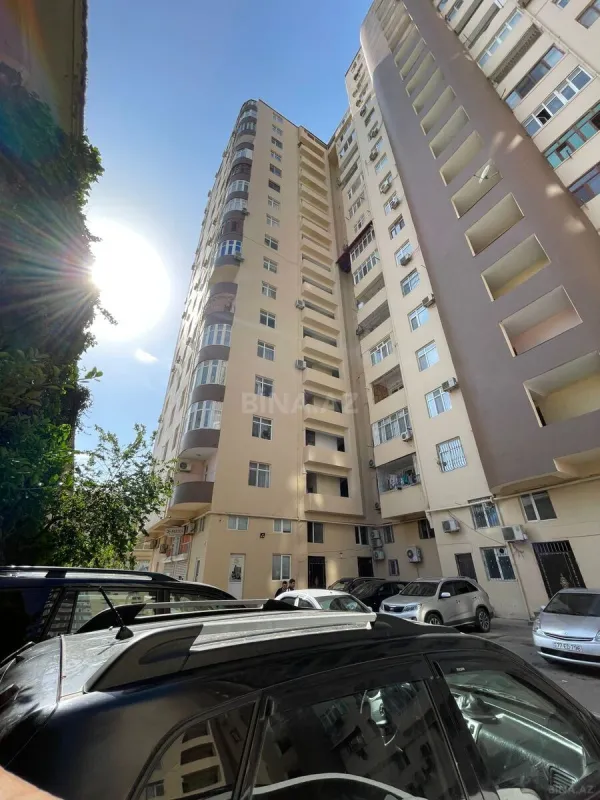 Satılır 4 otaqlı mənzil 130 m²