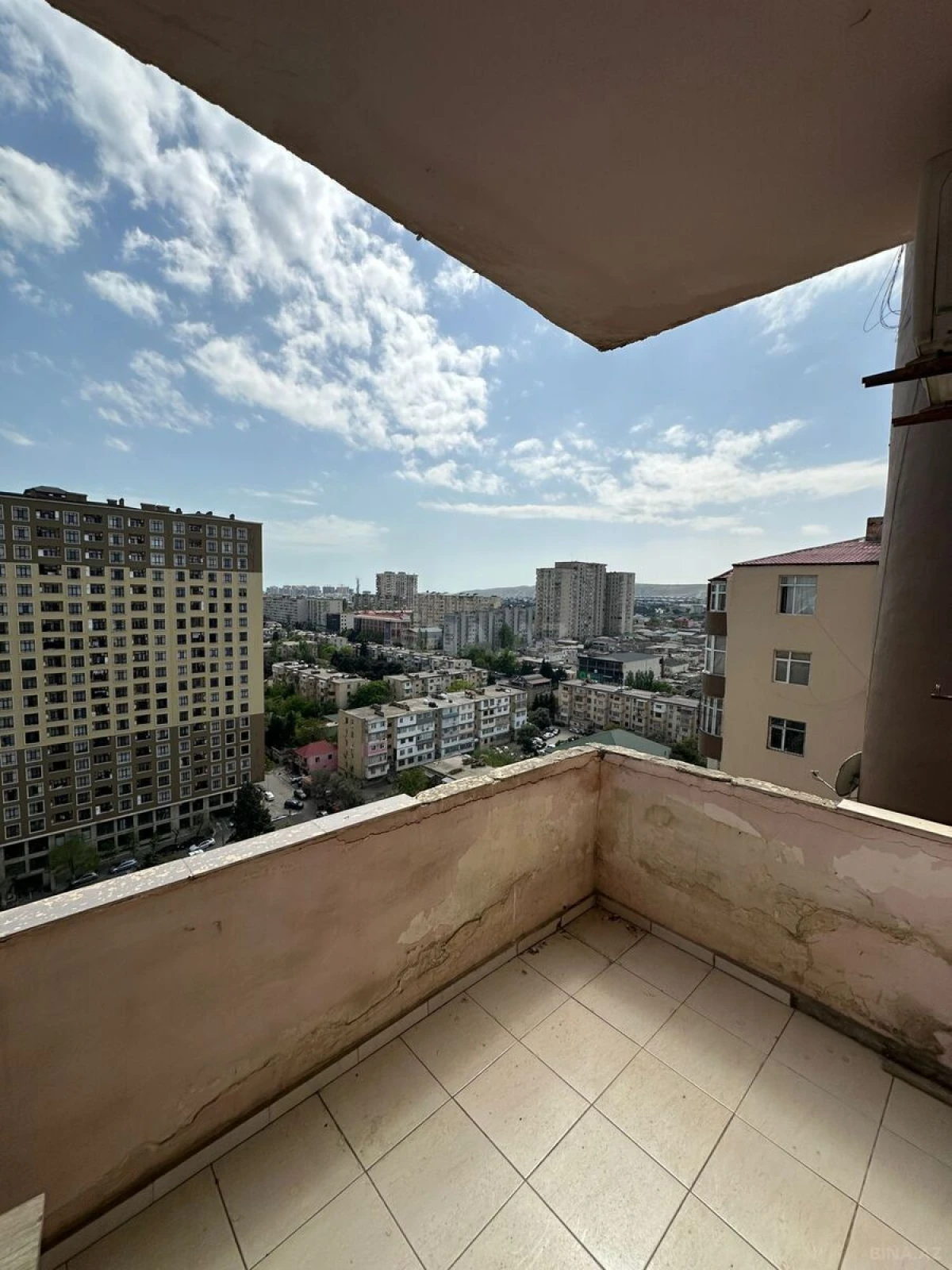 Satılır 4 otaqlı mənzil 130 m²