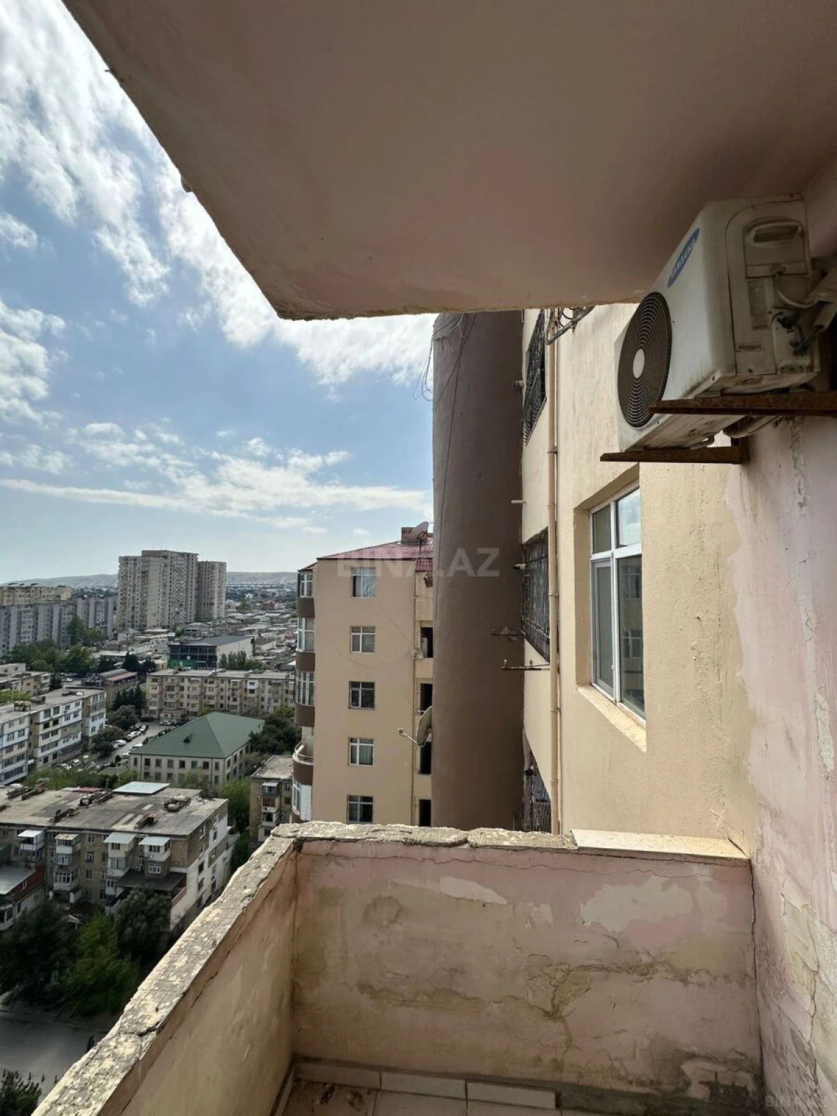 Satılır 4 otaqlı mənzil 130 m²
