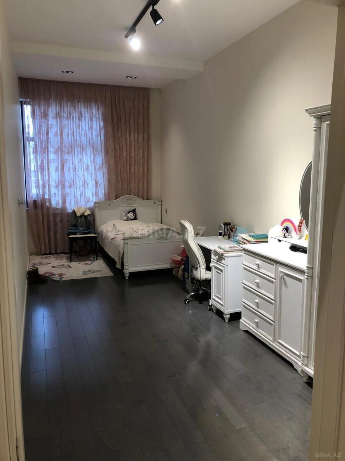 Satılır 4 otaqlı mənzil 202 m²