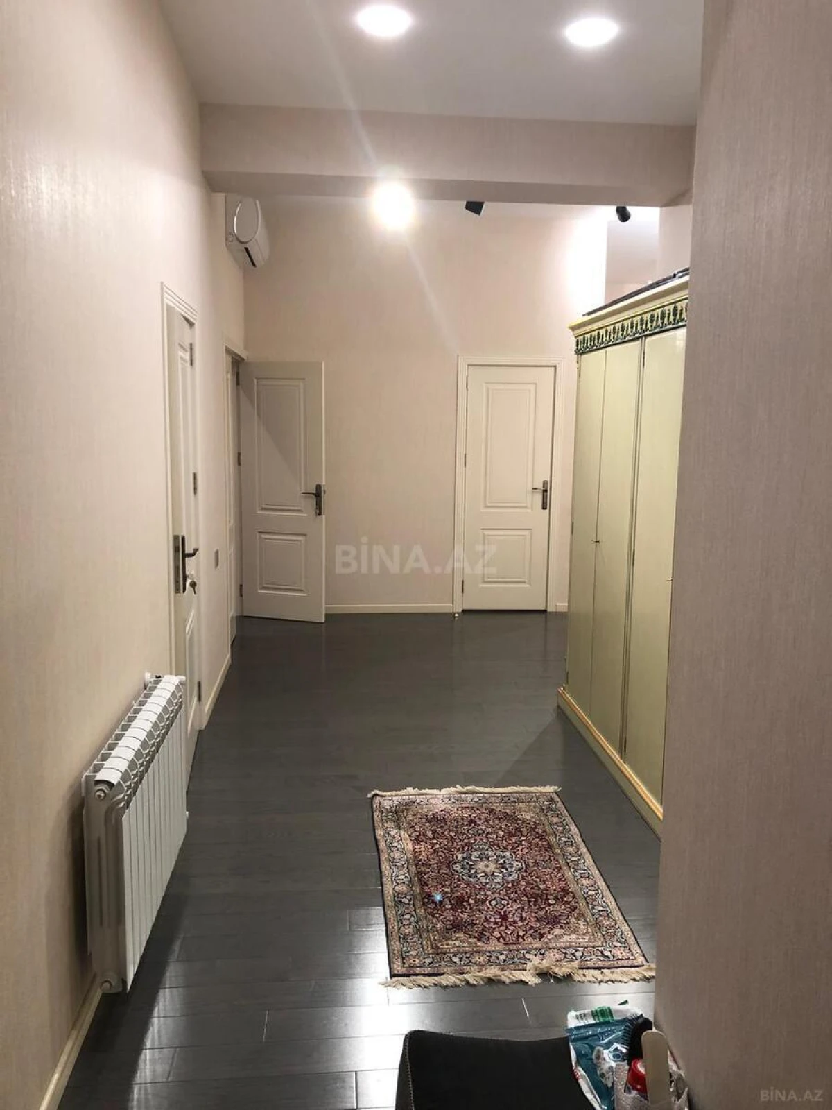 Satılır 4 otaqlı mənzil 202 m²