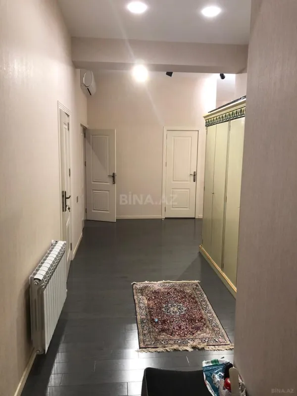 Satılır 4 otaqlı mənzil 202 m²