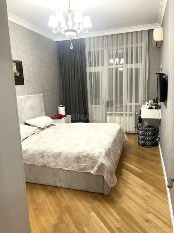 Satılır 3 otaqlı mənzil 155 m²