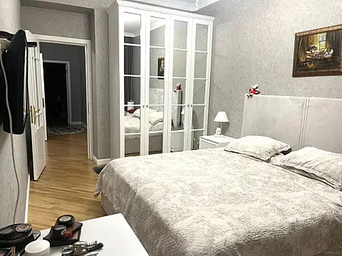 Satılır 3 otaqlı mənzil 155 m²