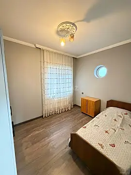 Satılır 7 otaqlı həyət evi 250 m²